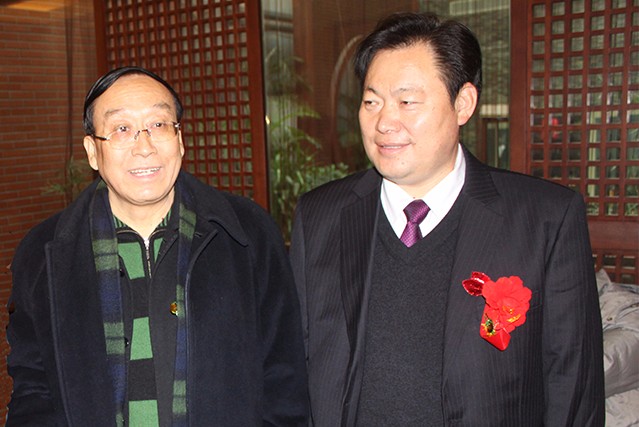 中國(guó)老齡事業(yè)基金會(huì)會(huì)長(zhǎng)、民政部原副部長(zhǎng)李寶庫(kù)與貴友集團(tuán)董事局主席張金洲合影